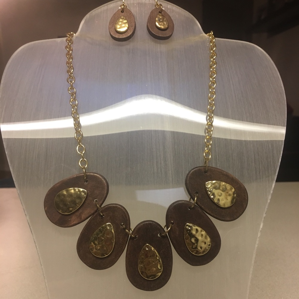 Wood necklace and earrings